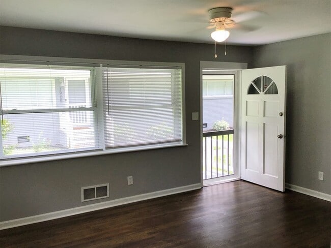 Photo - 1907 Lyle Ave