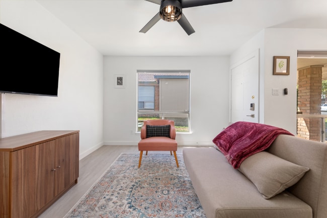 Photo - 10111 Golden Meadow Dr Unidad A