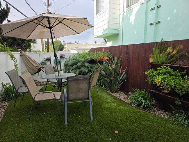 Photo - 3005 Kelton Ave