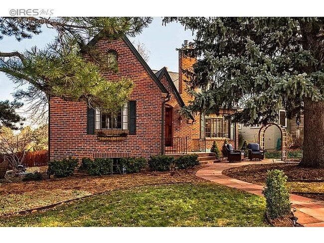 Building Photo - Stunning 4 bed, 2 bath Boulder Home Near Chautauqua! Available July 5th!