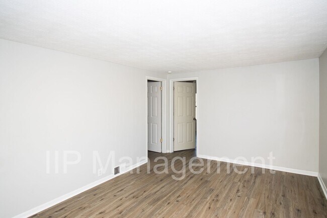 Photo - Cleveland Westside UP Unit 3bed 1bath ***$... Unit Upper 2
