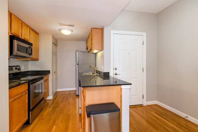 Photo - 5635 Waterman Blvd Unidad #3NW