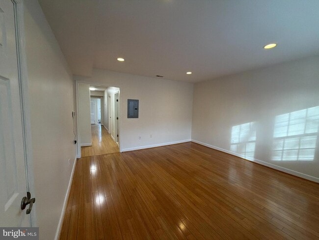 Photo - 937 Randolph St NW Unit 4