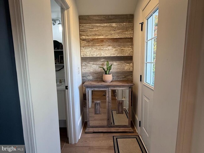 Photo - 810 E Elm St