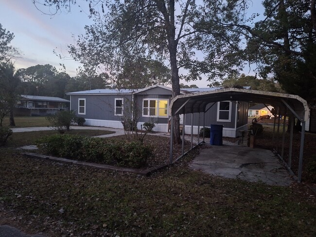 Building Photo - 836 W 11th St