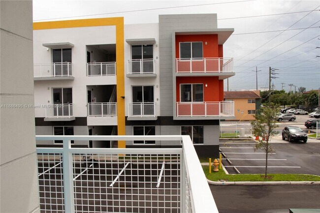 Photo - 1453 W 29th St Unidad 307