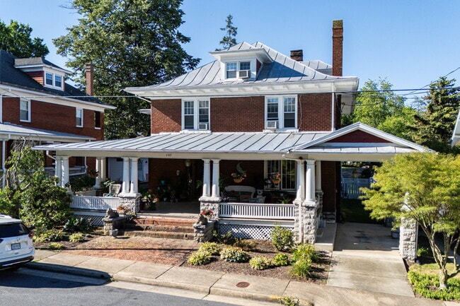 Building Photo - Historic Charm Meets Modern Comfort: Your Downtown Oasis Awaits!