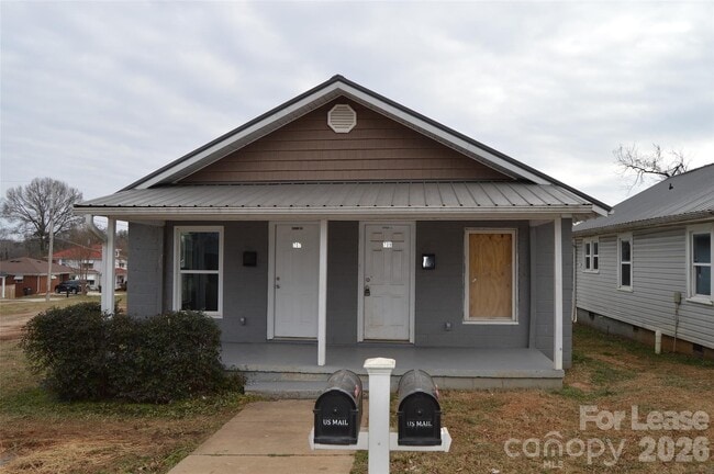 Building Photo - 709 S Elm St