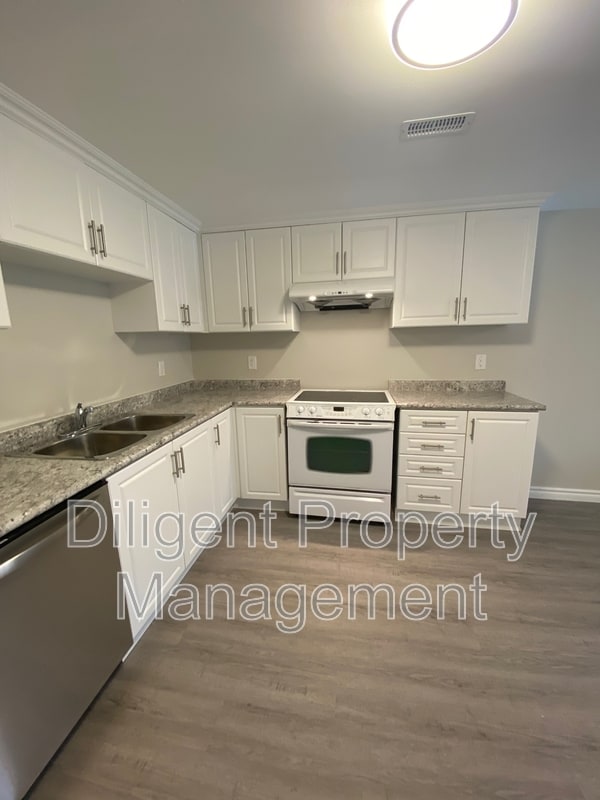 Photo - 1528 Redwood Dr