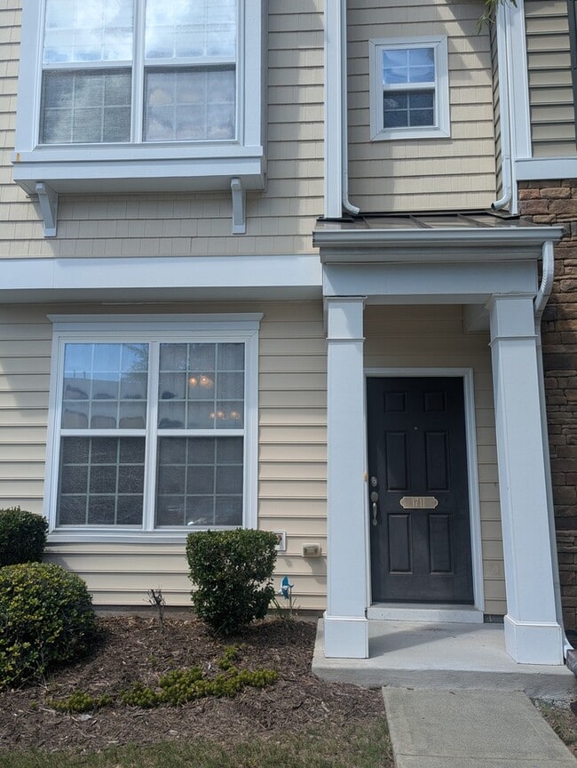 Building Photo - Charming 3-Story Townhome in Shiloh Grove
