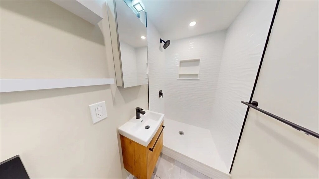 Photo - 31-35-35 India St Unit 303