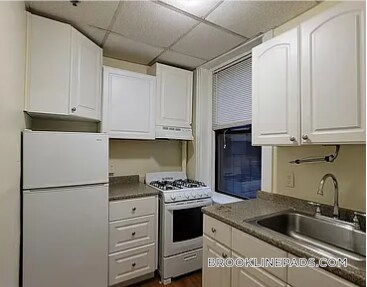 Photo - 364 Riverway Unidad 17