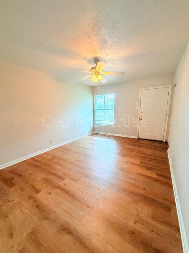 827 Dunwoodie Dr