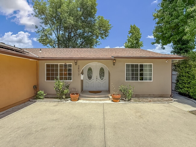 Photo - 24017 Sylvan St Casa