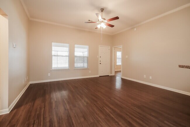 Photo - 5016 Asia Ln