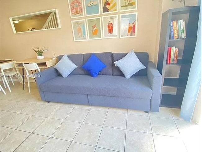 Photo - 821 SW 2nd St Unit 5