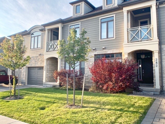 Photo - Beautiful 3 Bdrm in SUNNINGDALE * 2 Bath * AVAIL June 1