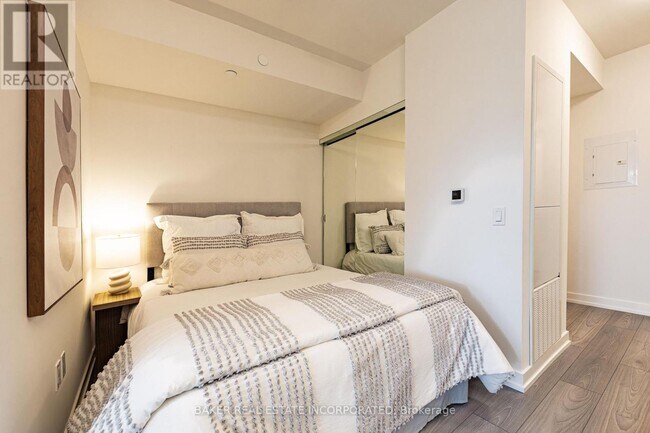 Photo - 223 Redpath Ave Unité 3312