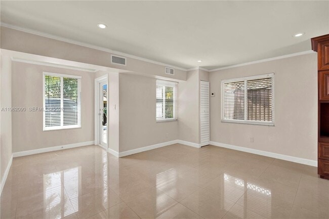 Photo - 5901 SW 45th St Unidad 1