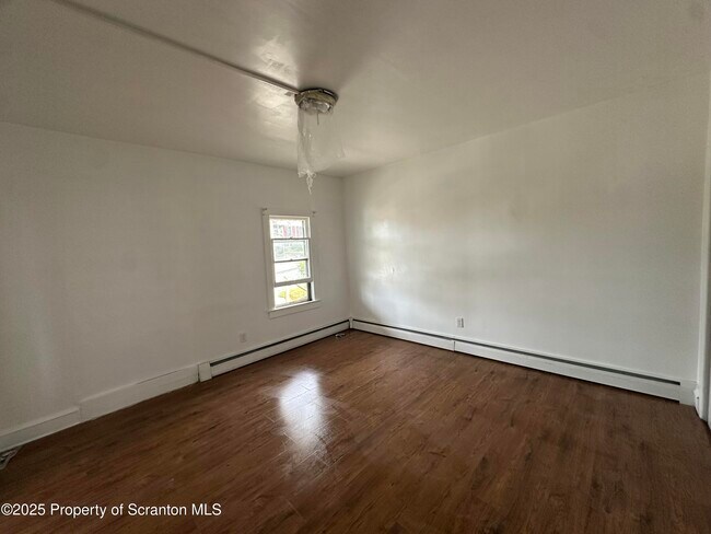 Photo - 149 Tompkins St