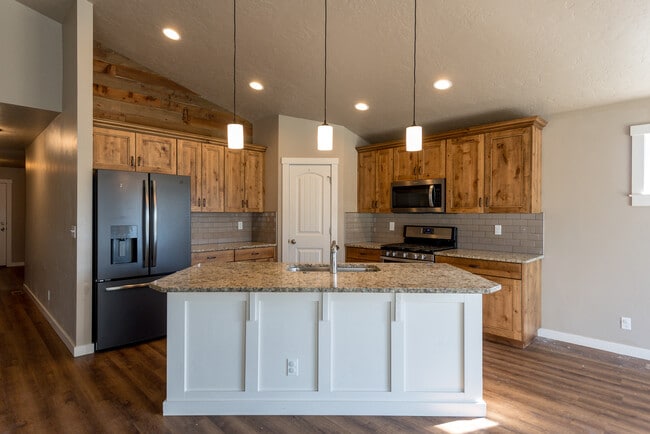 Photo - 2803 Tamarack St