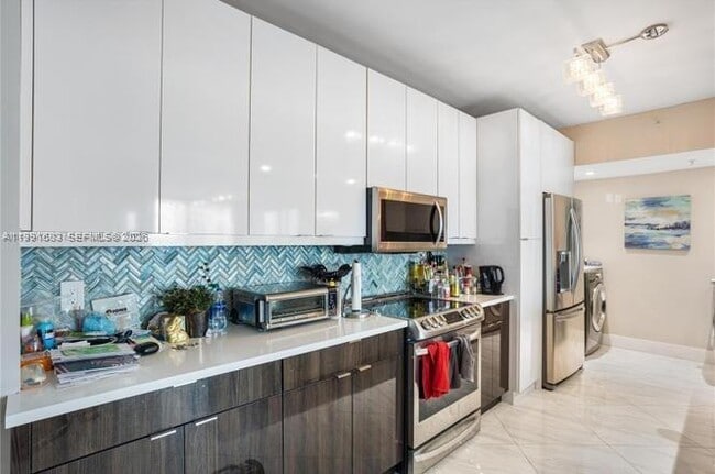 Building Photo - 3020 NE 32nd Ave Unit 1013