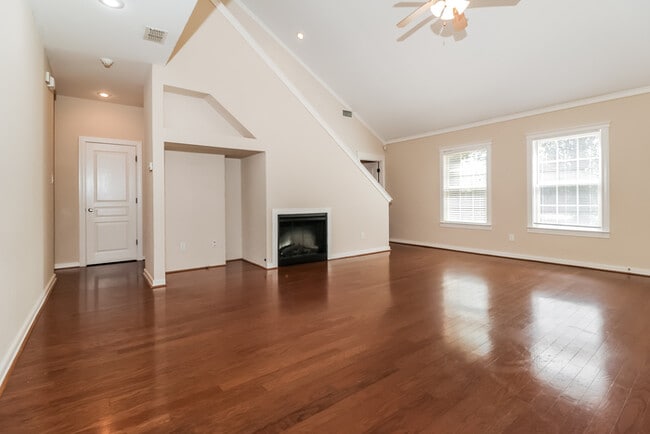 Photo - 107 Inverness Cove