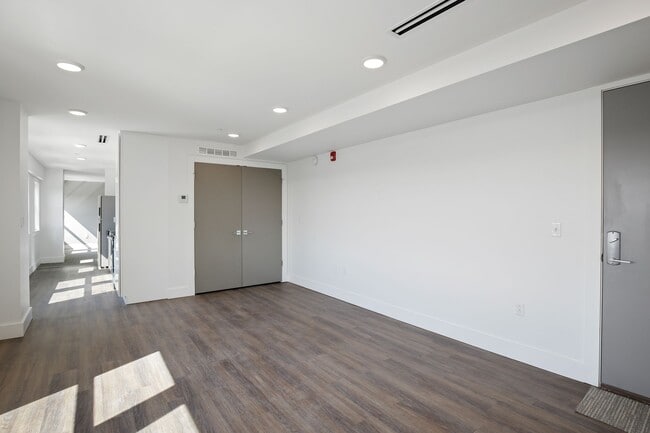 Building Photo - 3835 Main St Unit - 508 Rental