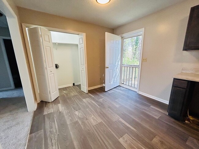 Photo - 404 A Poplar St Unit 404 Poplar -  A