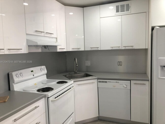 Photo - 3642 NE 171 St Unidad 203
