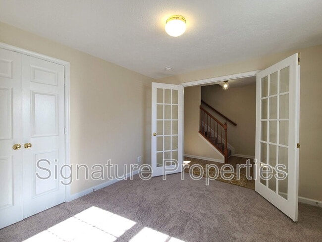 Photo - 106 Regina Ln