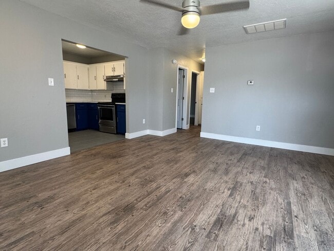 Photo - 1916 SW E Ave