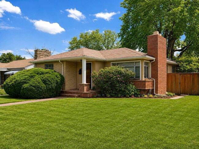 Building Photo - Gorgeous 4-Bed Gem in Denver with Granite Accents, Cozy Fireplace, & Finished Basement!