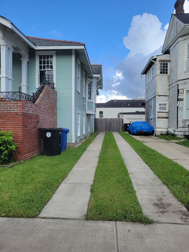 Photo - Spacious 3BD/2.5BA Uptown on Marengo St w/ Huge Backyard