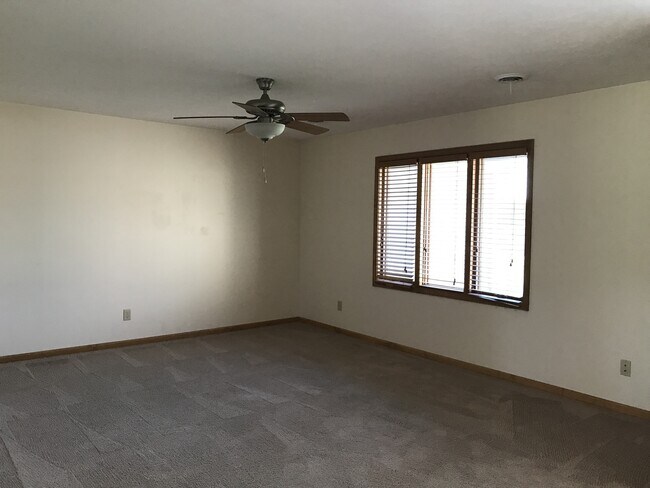 Photo - HUGE MASTER! CLOSE TO FT.RILEY