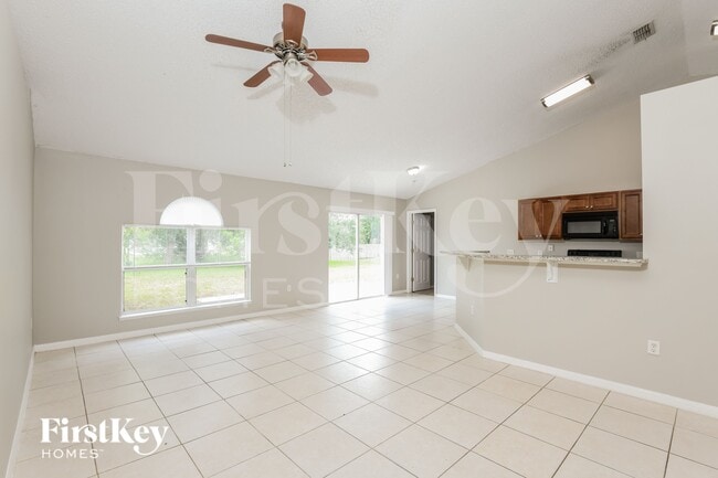 Photo - 681 Sauders Rd SE