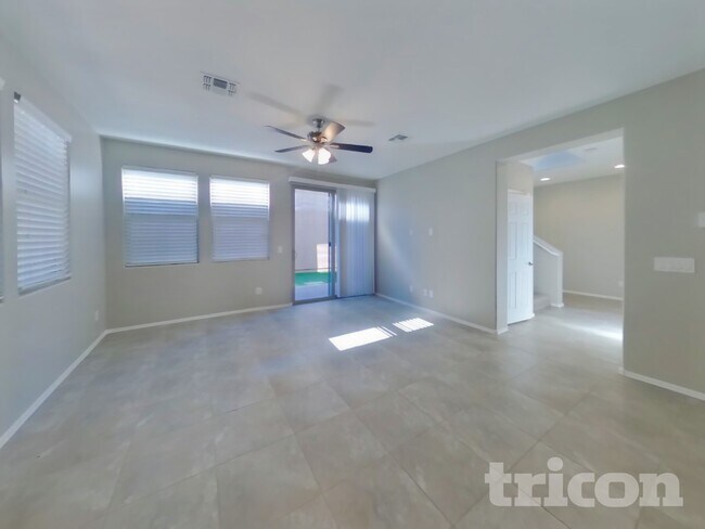 Photo - 323 N 56th Pl