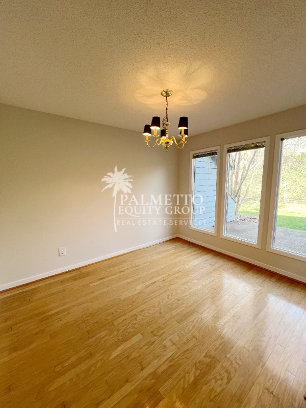 Photo - 210 N Lindell Rd