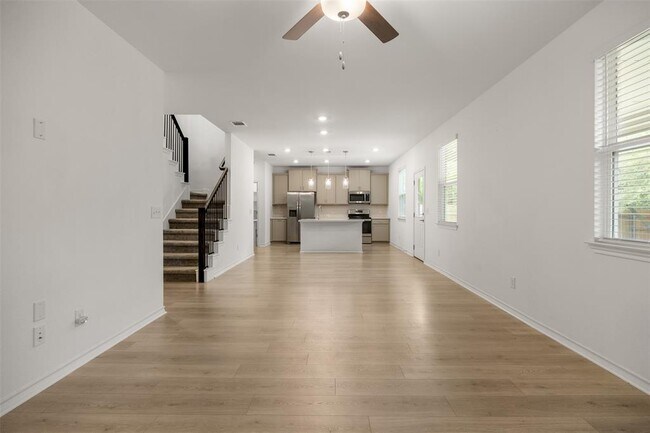 Photo - 301 Quarry Rock Cove