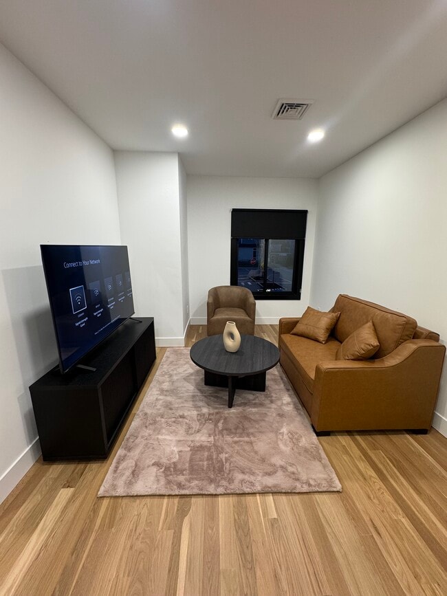 Photo - 1002 Broad St Unit 8