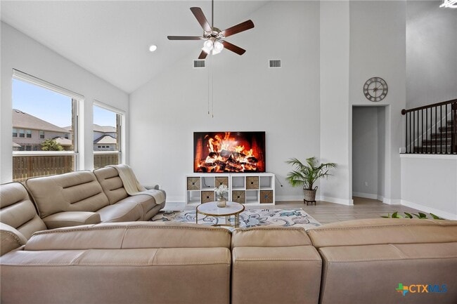 Photo - 1112 Lickety Ln