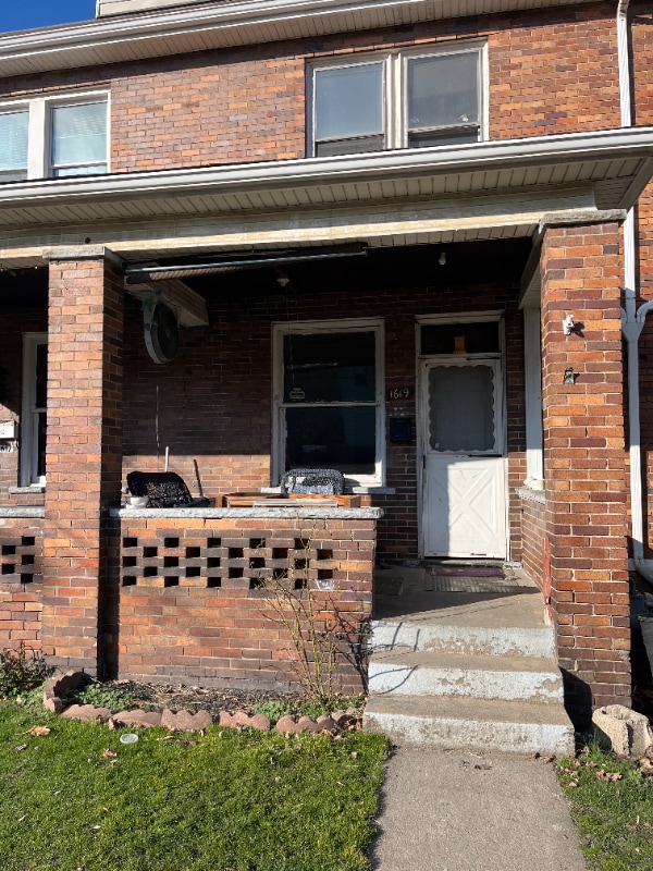 Building Photo - 1619 Lenz Ave