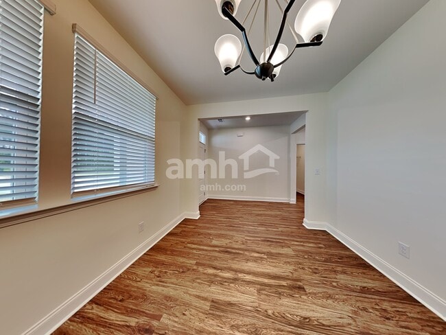 Photo - 322 Azore Way