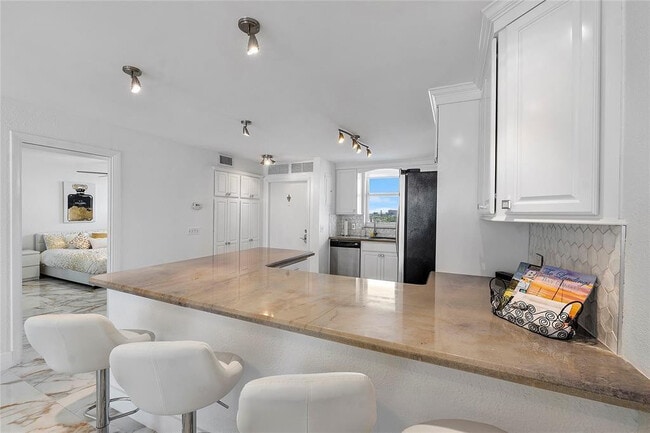 Photo - 3100 NE 49th St Unit 807