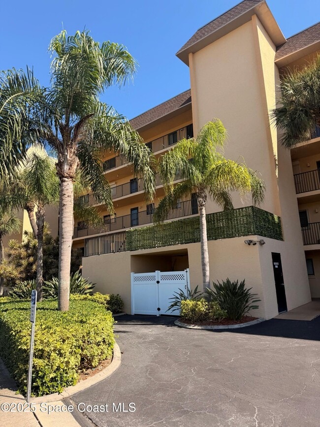 Building Photo - 555 Jackson Ave Unit 104