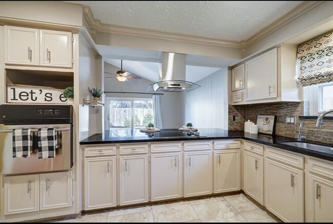 Photo - 3023 Sam Houston Dr