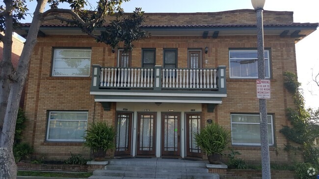 Building Photo - 640 W 8th St Rental