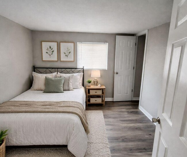 Photo - 54 Tower Manor Cir W