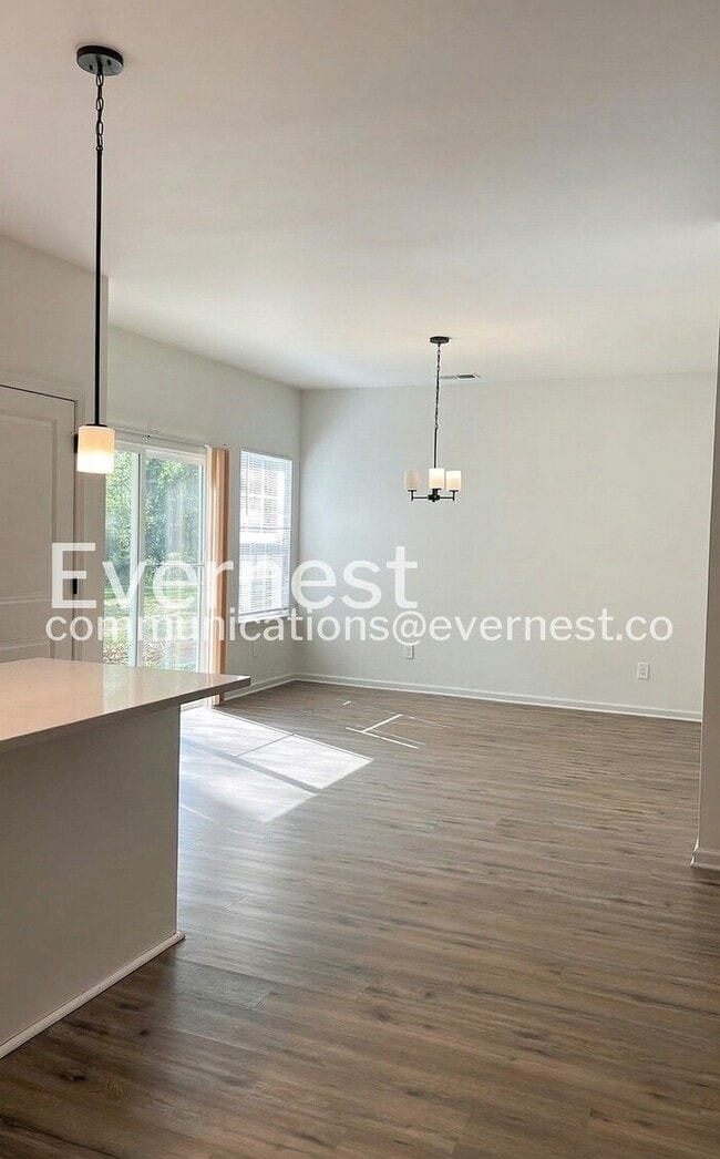 Photo - 133 Stilwell Oaks Cir