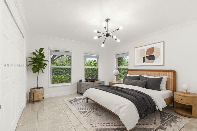 Building Photo - 1081 NE 132nd St